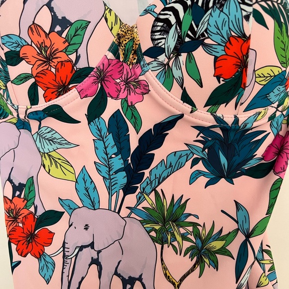 Swimsuit one piece with pink and safari colors, gold chain, the bras is 36B. New - Picture 1 of 3